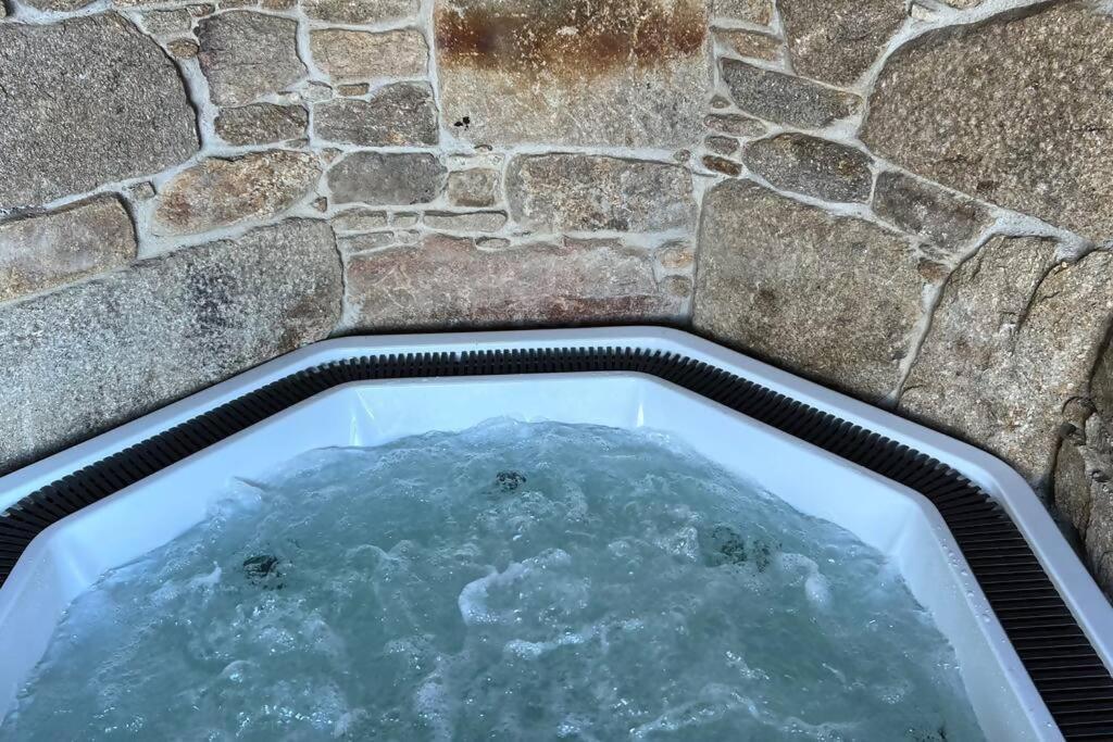 Casa De Afora Casa Con Piscina Y Jacuzzi Privados Guest House Santiago de Compostela Bagian luar foto